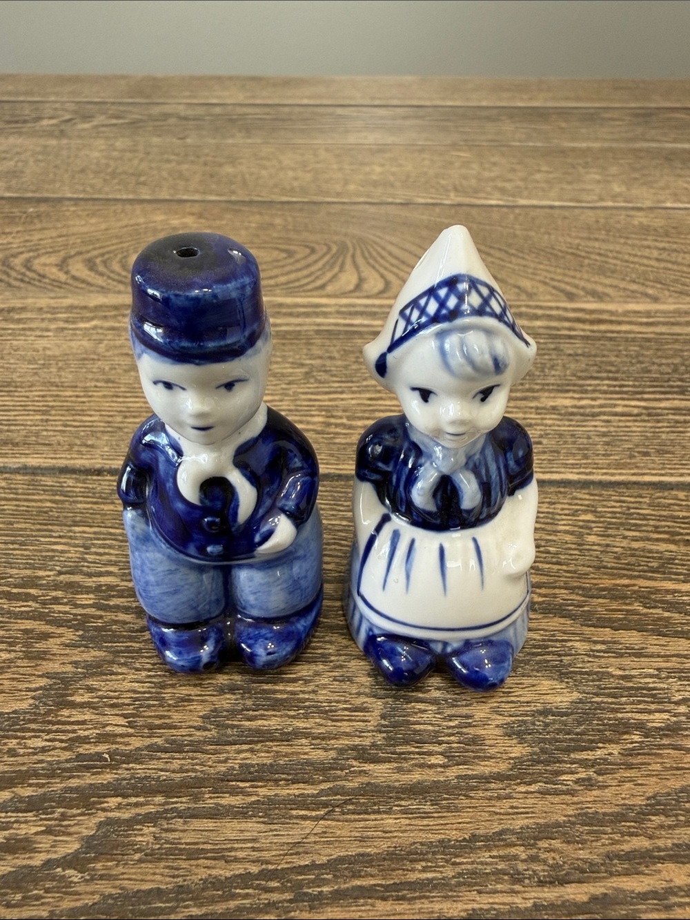 Blue and White Dutch Boy & Girl Ceramic Salt and Pepper Set VTG Rare Find